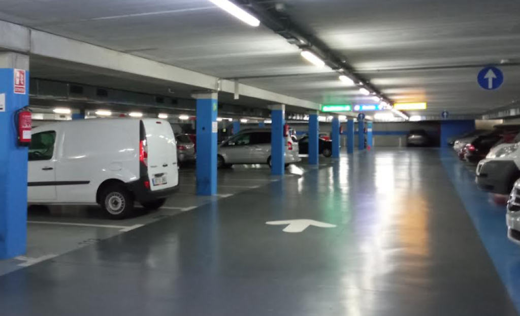 Parking Plaça Catalunya - L'Escala - Plazas de Parking