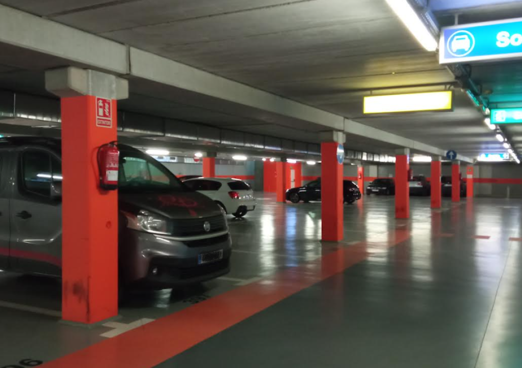 Parking Plaça Catalunya - L'Escala - Plazas de Parking