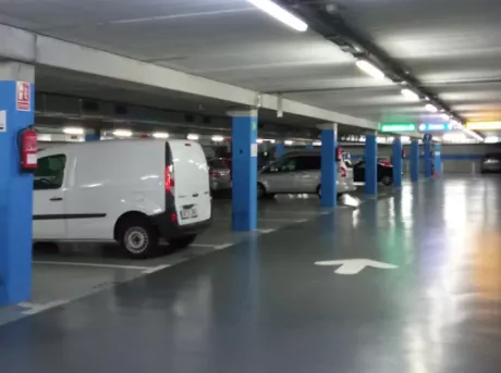 Parking Plaça Catalunya - L'Escala - Plazas de Parking